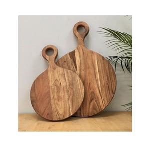 Tabla de cortar de madera de primera calidad para uso doméstico, que combina resistencia, estilo y funcionalidad en la cocina. - Product Image 1