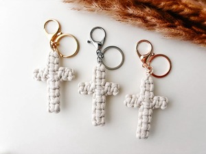 Llavero de Macramé Hecho a Mano, Estilo Bohemio, Cuerda Blanca, Objeto Decorativo, Ideal para Regalos y Recuerdos, Bautizo - Product Image 1