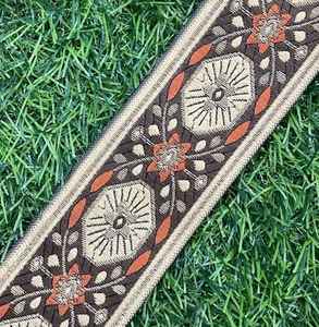 Encaje Rapiyar de alta calidad ideal para bordes de sarees, lehengas, estilismo de vestidos y calzado. - Product Image 1