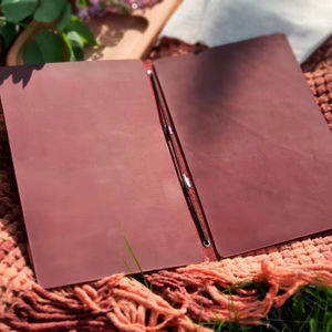 Estuche de Cuero Genuino de Primera Calidad, Hecho a Mano, Delgado, para Menús de Restaurante, Venta al Por Mayor LMC-0206 - Product Image 1