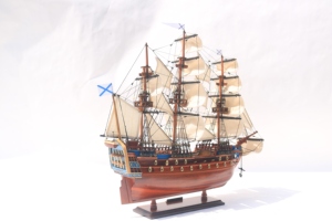 Maqueta de Barco de Guerra de la Plantaación de San Pavel Hecha a Mano - Réplica a Escala del Histórico Buque de Guerra Imperial Ruso para Decoración de Hogar u Oficina - Product Image 4