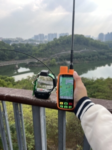 ปลอกคอติดตามสุนัข eSEEK GPS พร้อมเครื่องรับสัญญาณ 1 ตัว + ปลอกคอ 1 ตัว - ระบบระบุตำแหน่งสุนัข 4G+VHF  กันน้ำระดับ IP68 สำหรับฝึกสุนัขล่าเหยื่อสำหรับการล่าสัตว์กลางแจ้ง - Product Image 1