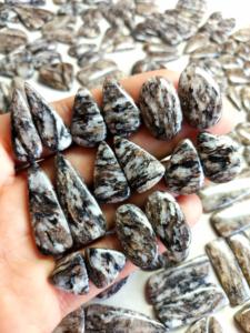 Mica Schiste 100% Naturel de Qualité, Gemmes en Pierre Brute, Cabochons de Formes et Tailles Variées, Lot de Pierres Précieuses en Mica Schiste pour la Fabrication Artisanale de Bijoux - Product Image 2