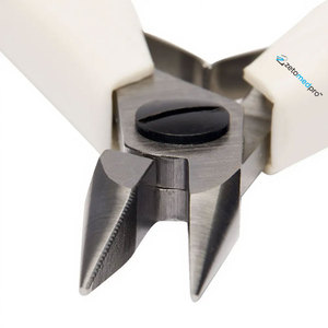 คีมปากแหลมสแตนเลส ปากเรียบ พร้อมด้ามจับสังเคราะห์ตามหลักสรีรศาสตร์เพื่อการจับชิ้นส่วนขนาดเล็กอย่างแม่นยำ - Product Image 5