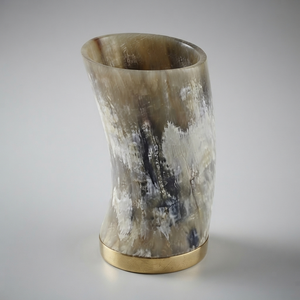 Gobelet en corne de buffle écologique naturel avec base en bois, fabriqué à la main, par REHMAN CRAFT - Product Image 1