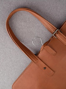 Sac de transport pour costume en cuir véritable fait main par un artisan, robuste, avec fermeture éclair, décontracté, simple, pour les voyages d'affaires - Product Image 4