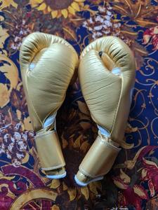 Équipement de boxe Winning Sparring, directement de l'usine, gants de boxe en cuir faits main avec lacets, gants d'entraînement Winning. - Product Image 4