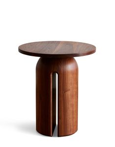 Mesa auxiliar de madera natural hecha a mano diseñada para complementar temáticas interiores modernas, rústicas y vintage con una funcionalidad versátil. - Product Image 1