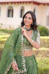 Lehenga Choli Dupatta pour femmes, best-seller, de haute qualité, en tissu souple, broderie traditionnelle indienne, coupe ajustée, pour adultes, tenue de soirée - Product Image 3