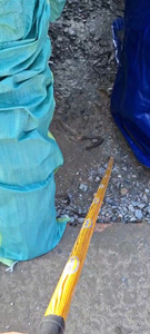 Mango de escoba de madera de eucalipto con revestimiento de PVC con textura de madera y logotipo impreso personalizado - Product Image 2