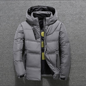 Chaqueta de invierno con capucha acolchada negra para mujer, abrigo cálido con cremallera y resistente al viento - Product Image 2