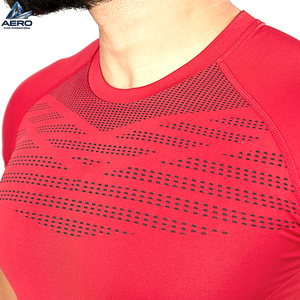 T-shirt sportif confortable pour homme, nouveau modèle, rouge, manches courtes, séchage rapide, coupe ajustée, col rond, tricoté en polyester, pour la gym et le fitness - Product Image 5