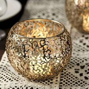 Lanterne à bougie en métal de style vintage, parfaite pour créer des effets d'éclairage chaleureux lors de festivals et de rassemblements spéciaux - Product Image 1