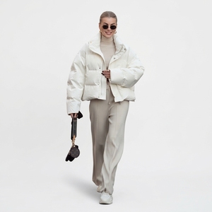 Chaqueta Acolchada Crema con Cuello Alto y Cierre de un Solo Botón, Chaqueta Corta de Invierno para Mujer, Color Sólido, Relleno de Poliéster - Product Image 6
