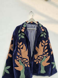 Veste en velours de coton bleu marine pour femme, brodée à la main, motif oiseau éblouissant, style bohème vintage, charme fantaisiste - Product Image 5