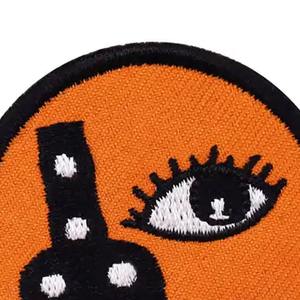 Écussons en feutre non tissé brodés faits main de qualité supérieure sur mesure avec forme de cœur pour chapeaux, design personnalisé avec paillettes - Product Image 2