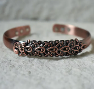 Brazalete Abierto de Cobre Vintage con Malla Trenzada, Superficie Texturizada Entrelazada y Patrón Grabado Antiguo - Product Image 3