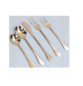 Ensemble de couverts de luxe durable et écoresponsable avec manche martelé, 5 pièces, en acier inoxydable, couteau, fourchette, cuillère, design texturé - Product Image 6