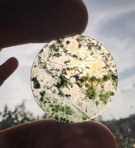 Esfera de reloj de ágata musgosa natural, piedra dendrítica única para la fabricación de relojes, grosor de 1 mm - Product Image 1