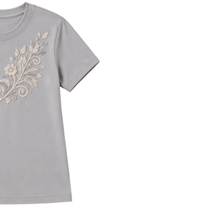 เสื้อยืดคอกลมผ้าฝ้ายสีเทาอ่อนปักลายดอกไม้สีขาวสำหรับผู้หญิง แขนสั้น สไตล์ลำลอง รับผลิตตามแบบ OEM คุณภาพพรีเมียม แฟชั่นฤดูร้อน - Product Image 4