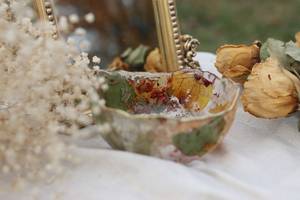 Bol de service en résine artisanale de qualité supérieure avec texture brillante et design à bords fins, idéal pour la maison, la cuisine, les fêtes ou comme cadeau. - Product Image 3