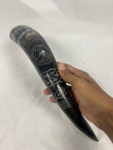 เขาแกะแกะสลักลายสัตว์สไตล์ไวกิ้ง งานฝีมือ ปลอดภัยสำหรับอาหาร ไม่มีการรั่วซึม ของขวัญทางธุรกิจ ยอดขายดี ดีไซน์ใหม่ เป็นมิตรกับสิ่งแวดล้อม พร้อมโลโก้แท้ - Product Image 3