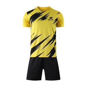 Vêtements de sport confortables pour hommes, uniforme de football 100% polyester, uniforme de football sur mesure pour hommes - Product Image 1