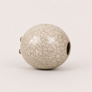 Jarrón Redondo de Cerámica Raku con Acabado Craquelado Blanco Moderno - Centro de Mesa Decorativo Pequeño para Bodas - Product Image 6