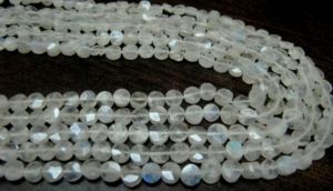 Perles de pierre de lune arc-en-ciel blanche naturelle, forme pièce de monnaie, avec éclat bleu, 5-6mm - Product Image 2