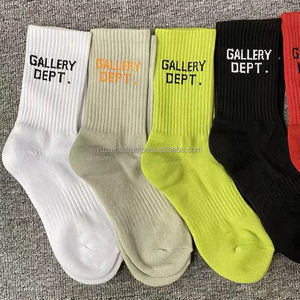 Chaussettes de performance à séchage rapide avec soutien amortissant et panneaux en maille pour le sport et l'entraînement quotidien - Product Image 2