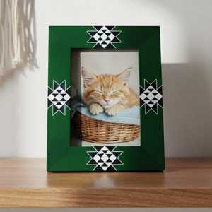 Marco de Fotos Exclusivo Hecho a Mano con Incrustaciones de Hueso de Resina, Exhibición de Fotos Personalizada de Primera Calidad con Patrón Artístico para Interiores Modernos - Product Image 4