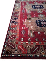 Antiker 8x11 georgischer Wollte ppich Handgemachter roter geometrischer Design-Seiden teppich für Gebet Vintage Kazak Tribal Afghan im Raum