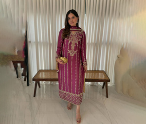 Alta calificación Punjabi mujeres desgaste indio Kurti pantalón Dupatta conjunto Salwar Kameez melocotón Color Kurti pantalón Dupatta conjunto precio al por mayor - Product Image 1