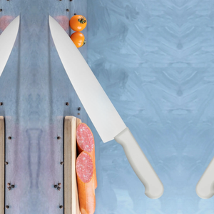 Couteaux de cuisine de chef à manche profilé blanc avec lames pointues argentées et bord plat pour trancher la viande et hacher les légumes - Product Image 2
