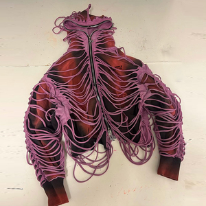 Veste à capuche de style punk pour homme, coupe ample, manches chauve-souris, design à volants, polyester tissé violet et rouge, manteau d'hiver - Product Image 3