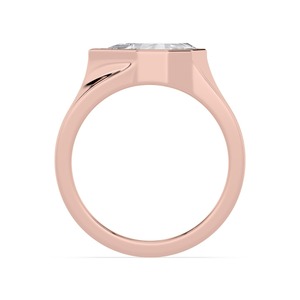 Anillo de compromiso de oro rosa de 10 quilates reimaginado con diamante cultivado en laboratorio de 1.50 quilates en total, con un diamante en forma de pera de corte escalonado y elegancia escultural. - Product Image 2