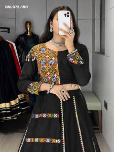 Lehenga de rayón y algodón de alta calidad con encaje colorido en toda la falda, con trabajo Gamthi en un lado y blusa con trabajo Kodi. Moda femenina. - Product Image 4