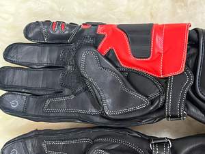Gants de moto en cuir premium, qualité supérieure, rouge et noir, protection des phalanges en carbone, manchette longue, pour la course sur circuit - Product Image 4