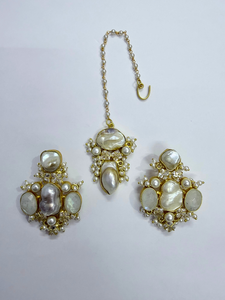 Ensemble de pendentifs plaqués or avec pierres de lune et perles baroques, boucles d'oreilles de couleur neutre, style festif et affirmé, Maangtika - Product Image 3