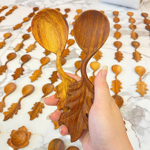 Cuillères en bois de 16 cm de qualité supérieure : Ustensiles artisanaux durables en frêne et bois de rose sculpté en forme de feuille, inspirés de la nature, artisanat du Vietnam - Product Image 1