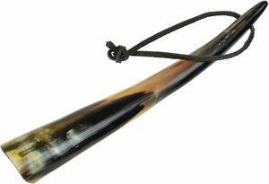 Chausse-pied en corne de buffle naturelle, fait main, poli, avec support en cuir personnalisé, en vente - Product Image 3