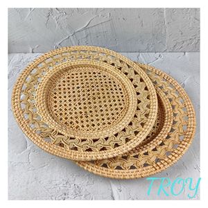 Set de table rond en rotin tressé à la main de 38 cm pour une décoration de table intérieure bohème, rustique, Japandi et Indochine, idéal pour les tables rustiques. - Product Image 5
