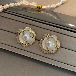 ต่างหูมุกน้ำจืดลายดอกคามิลเลียสุดเก๋ ดีไซน์เงินแท้ ใช้ได้หลากหลาย ขายส่งเครื่องประดับคุณภาพ - Product Image 5