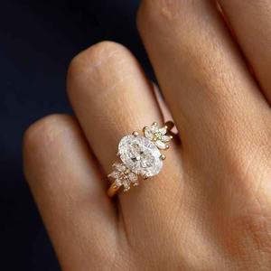 Anillo de Diamante Moissanite VVS de Corte Ovalado de Calidad Premium, Plata de Ley 925 con Piedra Lateral Marquise para Mujer, Disponible al Mejor Precio - Product Image 2