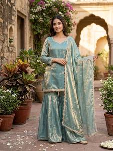 Ensemble prêt-à-porter entièrement cousu avec haut brodé de sequins et de miroirs, pantalon Sharara Plazzo et dupatta. - Product Image 2