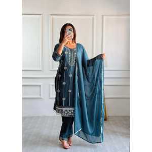 Haut et pantalon de soirée pour femmes de créateur Ensemble Dupatta avec broderie Moti Work - Product Image 2