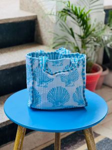 Quilted <b>Canvas</b> Tote Bag with Blue Shell Pattern Striped Handles Zipper Closure Daily Travel Summer <b>Beach</b> Style Women's Bag - Product Image 2