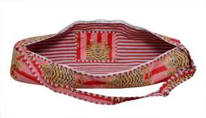 Bolsa acolchada artesanal para esterilla de yoga con diseño de estampado de tigre, correa ajustable, tela ligera, perfecta para viajes y uso diario. - Product Image 4