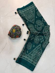 Sari de seda crepé Gaji con estampado Ajrakh de diseño elegante, combinado con una prenda de blusa sin coser. - Product Image 4