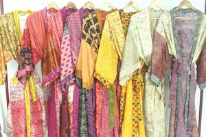 Nouveauté Robe Kimono en soie pour femmes, robe de chambre en mousseline de soie au genou, veste, vêtements de nuit pour demoiselles d'honneur, vente en gros, lot disponible - Product Image 3